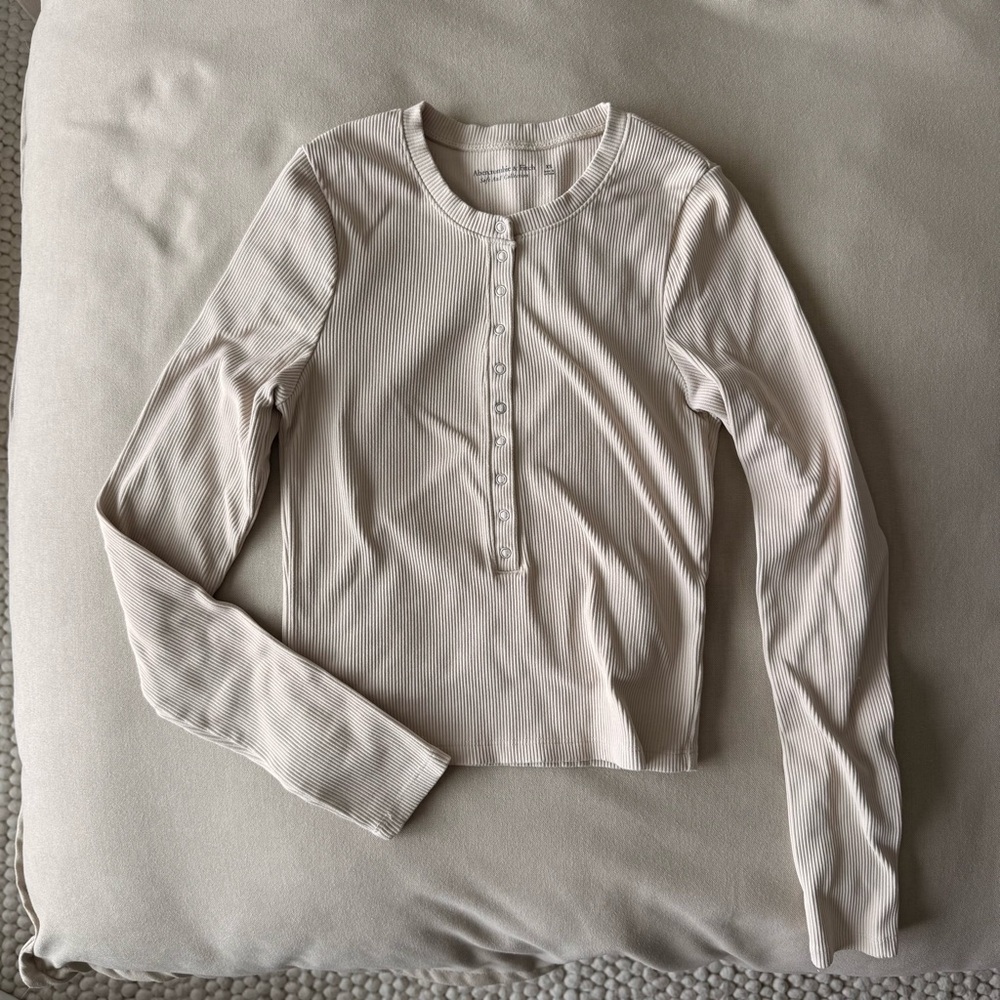 Abercrombie & Fitch Ribbed Henley Top